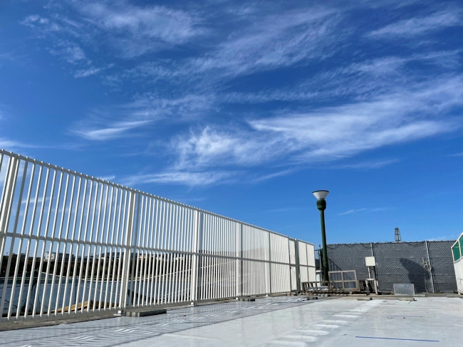 青い空と、白いフェンス！とても綺麗です！