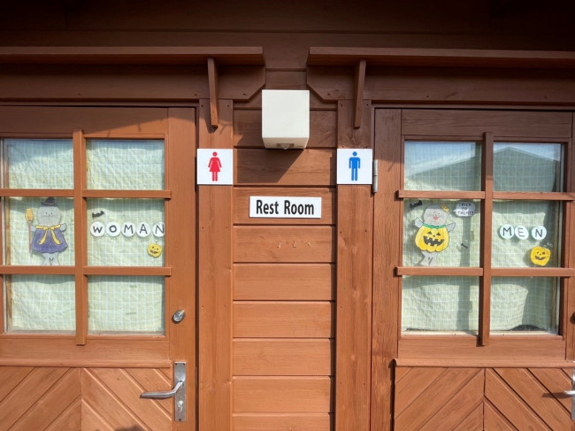 とってもかわいい魔女とカボチャのお化けです♪